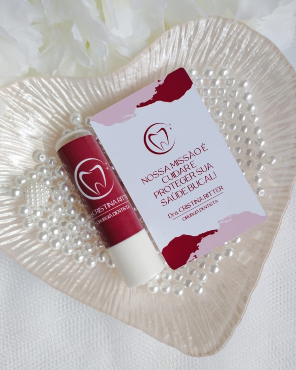 CARTÃO COM HIDRATANTE LABIAL (MANTEIGA DE CACAU)