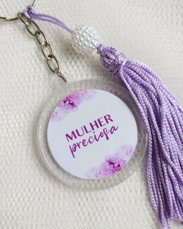 PRONTA-ENTREGA | CHAVEIRO ACRÍLICO LUXO - MULHER PRECIOSA (LILÁS) - Image 2